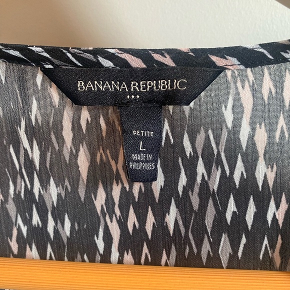 Banana Republic Factory sleeveless sheer top. - Picture 2 of 4